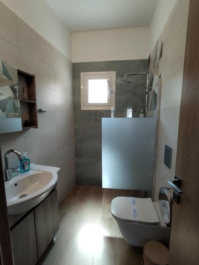 Wood & White Apartment In Historic Center With 2 Bedrooms Яніна Екстер'єр фото